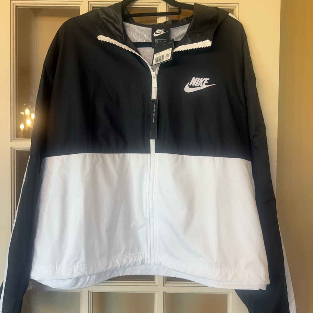 NWT Nike Black and White Zip-Up Hooded Jacket NWT  size XXL